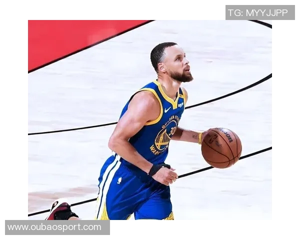 库里第二节神勇表现连中五记三分球展现超强实力引爆全场气氛